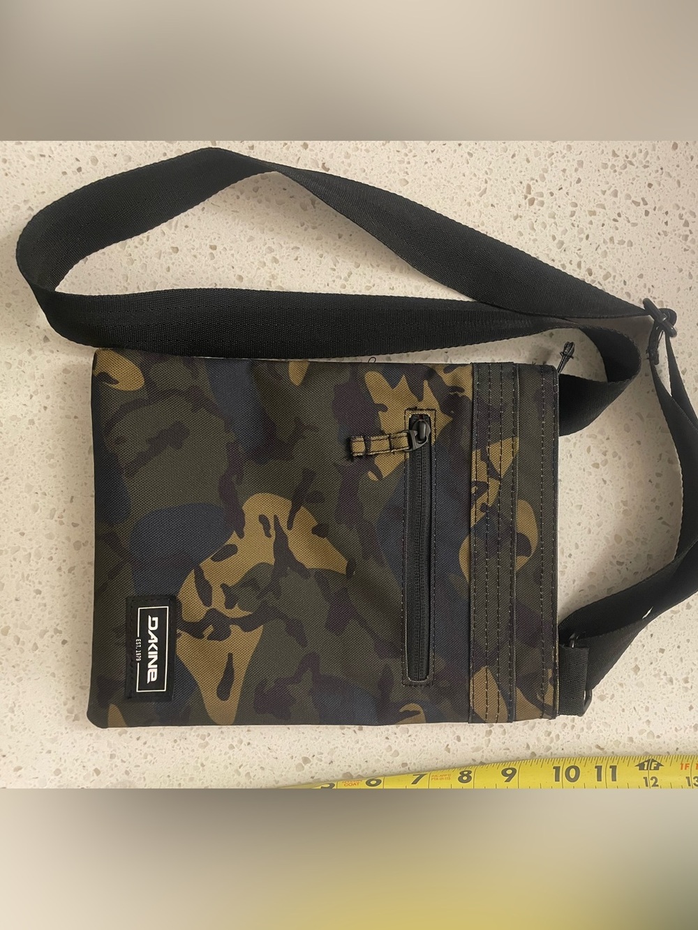 Dakine Camouflage Crossbody Messenger Bag in Green & Brown